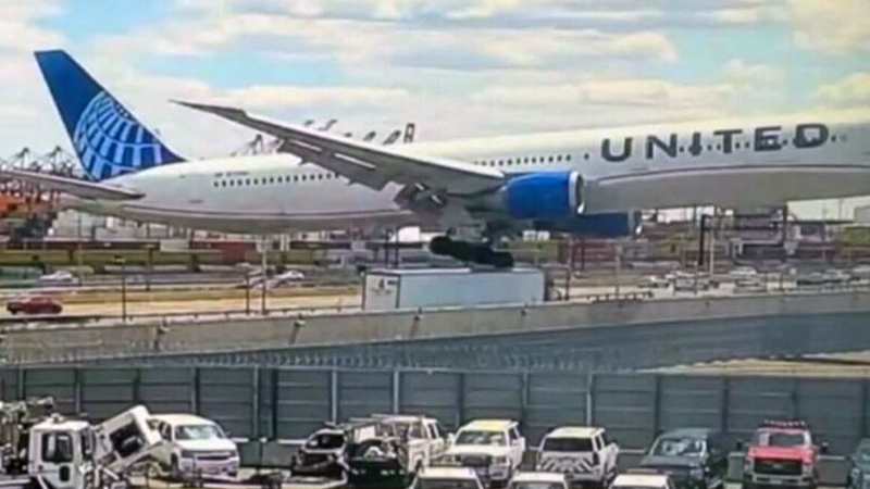 video shows United plane striking pole